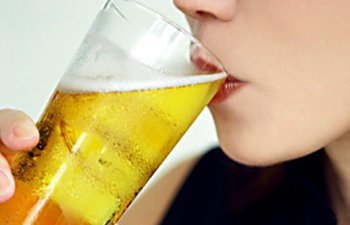 Вред пива для девушек и женщин